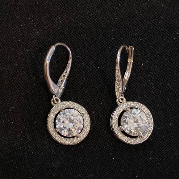 Beautiful earrings new - Picture 1 of 2